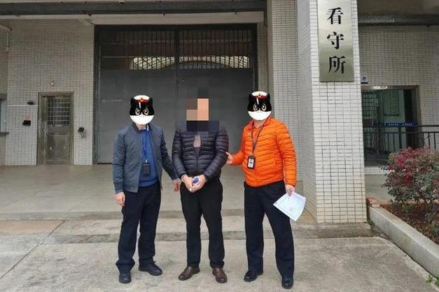 开山祖师鸟冲锋衣造假案于浙江破获涉案3亿元!市价6000元卖500元 人工智能 开山祖师鸟冲锋衣造假案于浙江破获涉案3亿元!市价6000元卖500元 开山祖师鸟冲锋衣造假案于浙江破获涉案3亿元!市价6000元卖500元 人工智能
