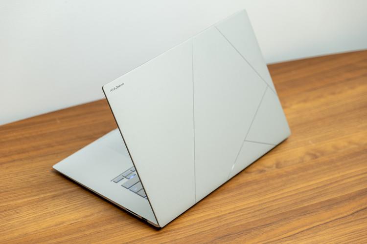 高科技陶瓷铝+AMD锐龙AI 9 HX华硕灵耀16 Air AI超轻薄本秀科技美学 智能科技 高科技陶瓷铝+AMD锐龙AI 9 HX华硕灵耀16 Air AI超轻薄本秀科技美学 高科技陶瓷铝+AMD锐龙AI 9 HX华硕灵耀16 Air AI超轻薄本秀科技美学 智能科技