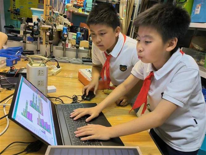 寻找湖北立异少年团队|小学生发明“电子师长教师”一键解决校园治理难题 互联通信 寻找湖北立异少年团队|小学生发明“电子师长教师”一键解决校园治理难题 寻找湖北立异少年团队|小学生发明“电子师长教师”一键解决校园治理难题 互联通信