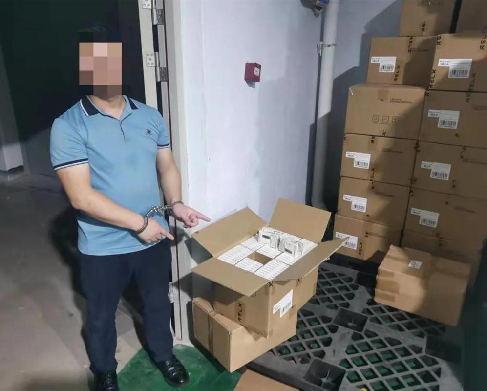 披着服装小家电的“马甲”偷偷发卖电子烟 徐州警方破获收集造孽发卖电子烟案 案值超百万元 智能科技 披着服装小家电的“马甲”偷偷发卖电子烟 徐州警方破获收集造孽发卖电子烟案 案值超百万元 披着服装小家电的“马甲”偷偷发卖电子烟 徐州警方破获收集造孽发卖电子烟案 案值超百万元 智能科技