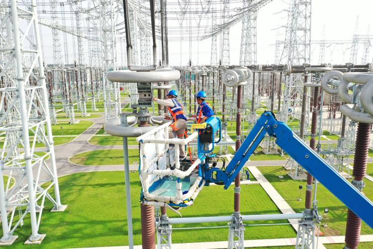 江苏送变电:特高压泰州换流站精益化检修纪实 人工智能 江苏送变电:特高压泰州换流站精益化检修纪实 江苏送变电:特高压泰州换流站精益化检修纪实 人工智能
