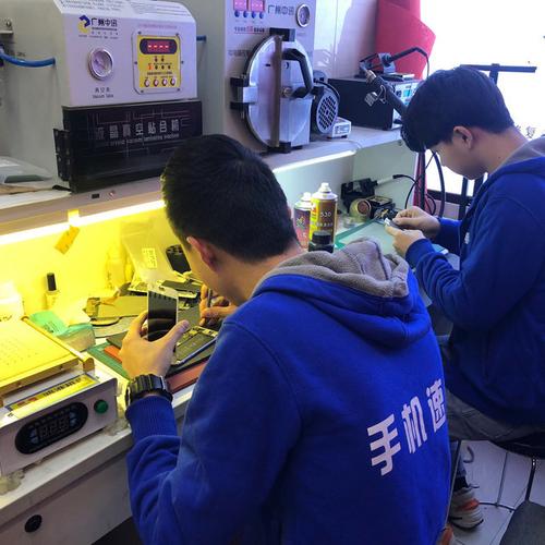 湖北长阳:手机修理小店好身手30分钟修好浸水3小时的手机 互联通信 湖北长阳:手机修理小店好身手30分钟修好浸水3小时的手机 湖北长阳:手机修理小店好身手30分钟修好浸水3小时的手机 互联通信