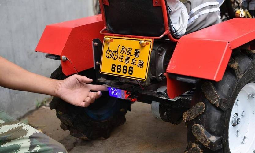 2019年山东须眉1200元造“迷你拖拉机”3岁儿子开上街惹人围不雅观 人工智能 2019年山东须眉1200元造“迷你拖拉机”3岁儿子开上街惹人围不雅观 2019年山东须眉1200元造“迷你拖拉机”3岁儿子开上街惹人围不雅观 人工智能