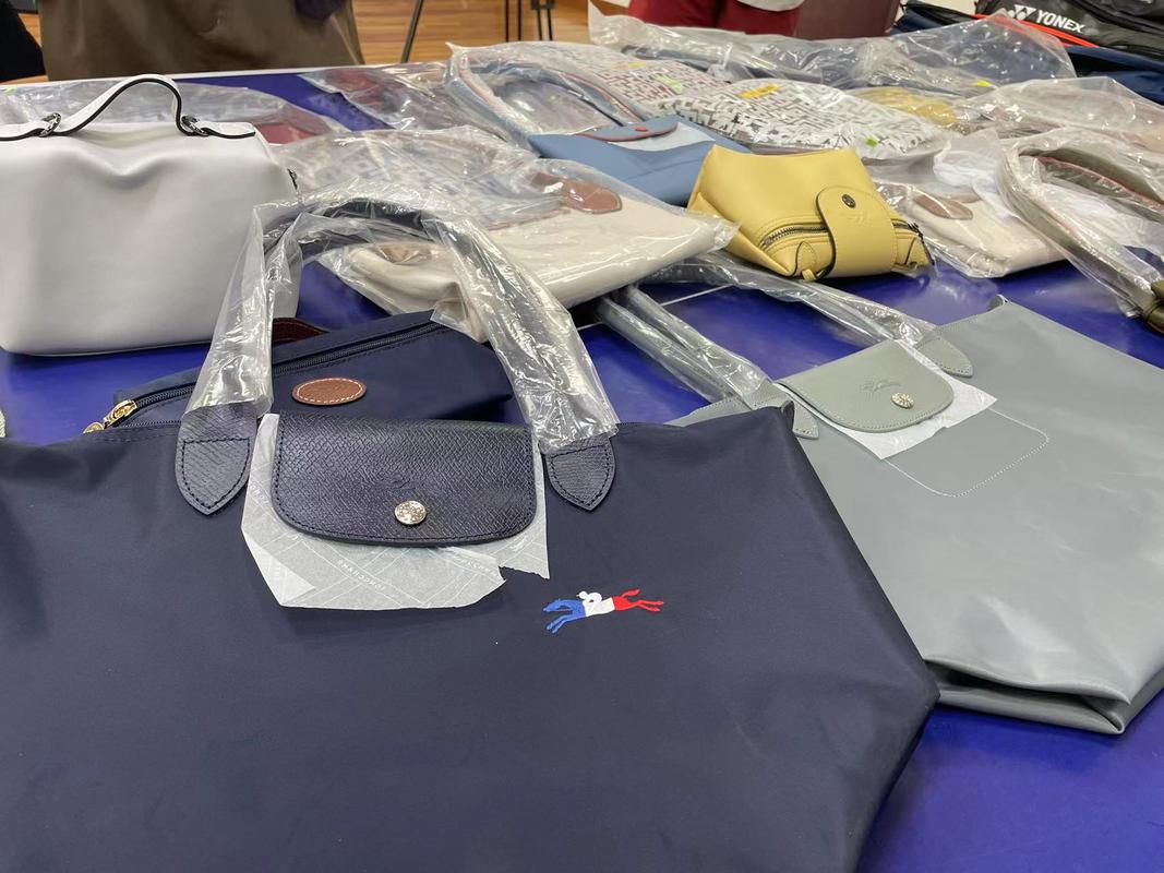 上海警方破获多起“直播带货”售假案案值超1亿元 互联通信 上海警方破获多起“直播带货”售假案案值超1亿元 上海警方破获多起“直播带货”售假案案值超1亿元 互联通信