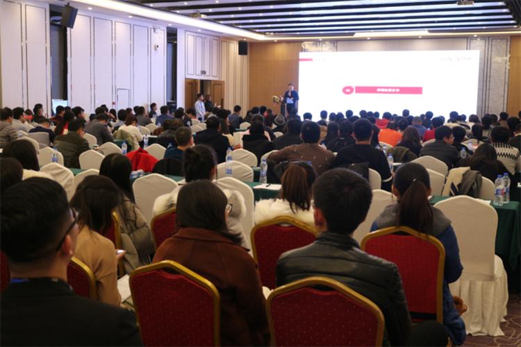 心聚电商家当联袂合营成长 临潼区电子商务协会2017年度大年夜会暨年货节圆满召开 智能家居 心聚电商家当联袂合营成长 临潼区电子商务协会2017年度大年夜会暨年货节圆满召开 心聚电商家当联袂合营成长 临潼区电子商务协会2017年度大年夜会暨年货节圆满召开 智能家居