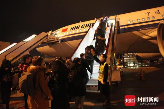 成都法兰克福国际航线复航8吨“成都造”电子产品飞抵欧洲 智能科技 成都法兰克福国际航线复航8吨“成都造”电子产品飞抵欧洲 成都法兰克福国际航线复航8吨“成都造”电子产品飞抵欧洲 智能科技