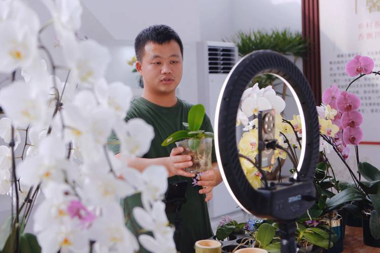 场景更丰富 拍摄更专业 义乌首次为电商摄影基地授牌 智能科技 场景更丰富 拍摄更专业 义乌首次为电商摄影基地授牌 场景更丰富 拍摄更专业 义乌首次为电商摄影基地授牌 智能科技
