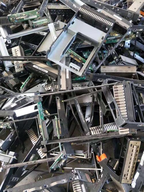 废品堆里淘了一堆电子元件看看都有什么 智能科技 废品堆里淘了一堆电子元件看看都有什么 废品堆里淘了一堆电子元件看看都有什么 智能科技