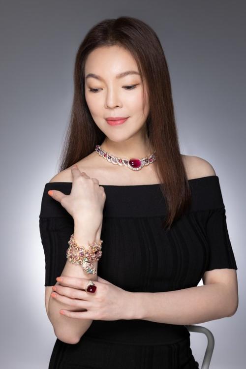 震撼!富士康老板娘竟是她:48岁薄纱裙秀美丽爱情令人倾慕! 人工智能 震撼!富士康老板娘竟是她:48岁薄纱裙秀美丽爱情令人倾慕! 震撼!富士康老板娘竟是她:48岁薄纱裙秀美丽爱情令人倾慕! 人工智能