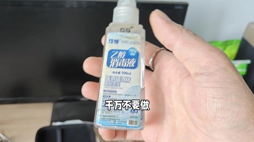 电视屏幕脏了别乱擦教你一招擦完不仅干净还不会刮花屏幕 互联通信 电视屏幕脏了别乱擦教你一招擦完不仅干净还不会刮花屏幕 电视屏幕脏了别乱擦教你一招擦完不仅干净还不会刮花屏幕 互联通信