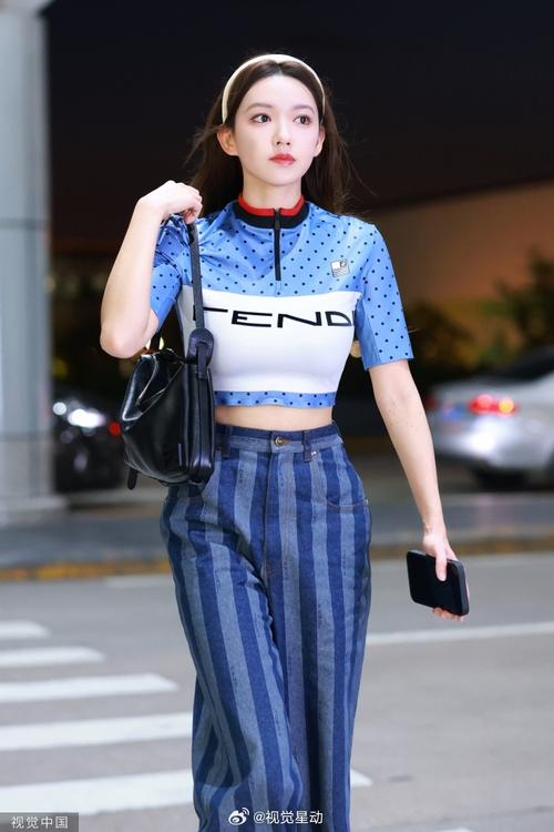 程潇现身杭州机场 运动风穿搭活泼俏皮 互联通信 程潇现身杭州机场 运动风穿搭活泼俏皮 程潇现身杭州机场 运动风穿搭活泼俏皮 互联通信