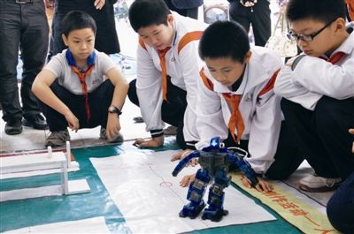 东莞这位小学生运用“无功课日”发明了“智能收功课机械” 智能科技 东莞这位小学生运用“无功课日”发明了“智能收功课机械” 东莞这位小学生运用“无功课日”发明了“智能收功课机械” 智能科技
