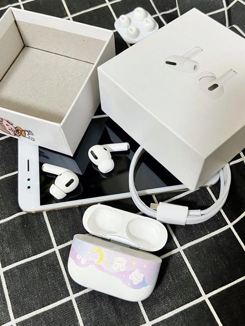 时隔两韶华强北宣告了真正的「山寨 AirPods」| 打假办 互联通信 时隔两韶华强北宣告了真正的「山寨 AirPods」| 打假办 时隔两韶华强北宣告了真正的「山寨 AirPods」| 打假办 互联通信