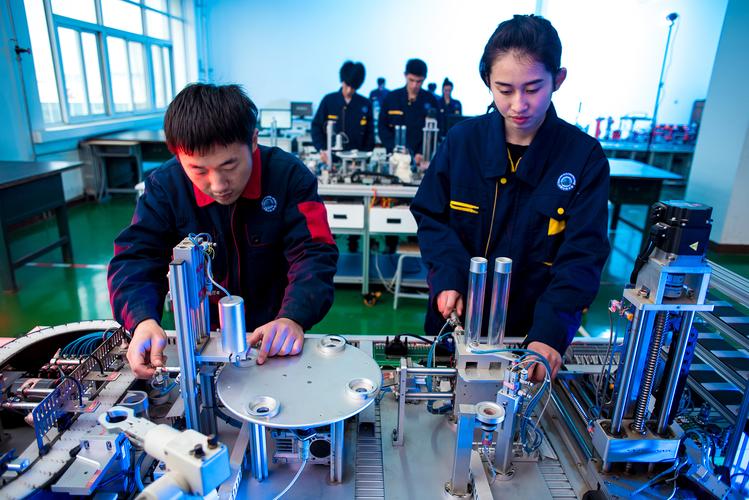 济源职业技能学院:搭建“新工科”智能制造技能平台 助力企业进级成长 智能家居 济源职业技能学院:搭建“新工科”智能制造技能平台 助力企业进级成长 济源职业技能学院:搭建“新工科”智能制造技能平台 助力企业进级成长 智能家居
