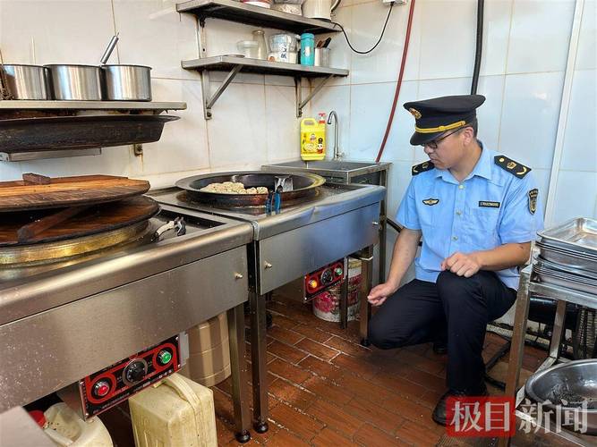 用餐更安心!汉口水塔网红美食街80多家餐饮店“气改电” 智能科技 用餐更安心!汉口水塔网红美食街80多家餐饮店“气改电” 用餐更安心!汉口水塔网红美食街80多家餐饮店“气改电” 智能科技