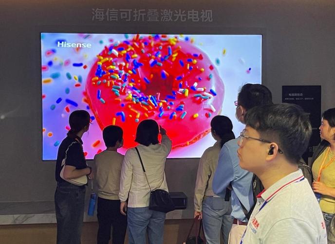 逾5000项科技首发产品亮相第十二届中国电子信息博览会 智能显示屏 随时可作画 互联通信 逾5000项科技首发产品亮相第十二届中国电子信息博览会 智能显示屏 随时可作画 逾5000项科技首发产品亮相第十二届中国电子信息博览会 智能显示屏 随时可作画 互联通信