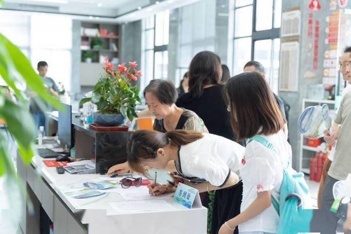 潮声丨放下锄头门口就业:嘉善长三角零工市场进村 智能科技 潮声丨放下锄头门口就业:嘉善长三角零工市场进村 潮声丨放下锄头门口就业:嘉善长三角零工市场进村 智能科技