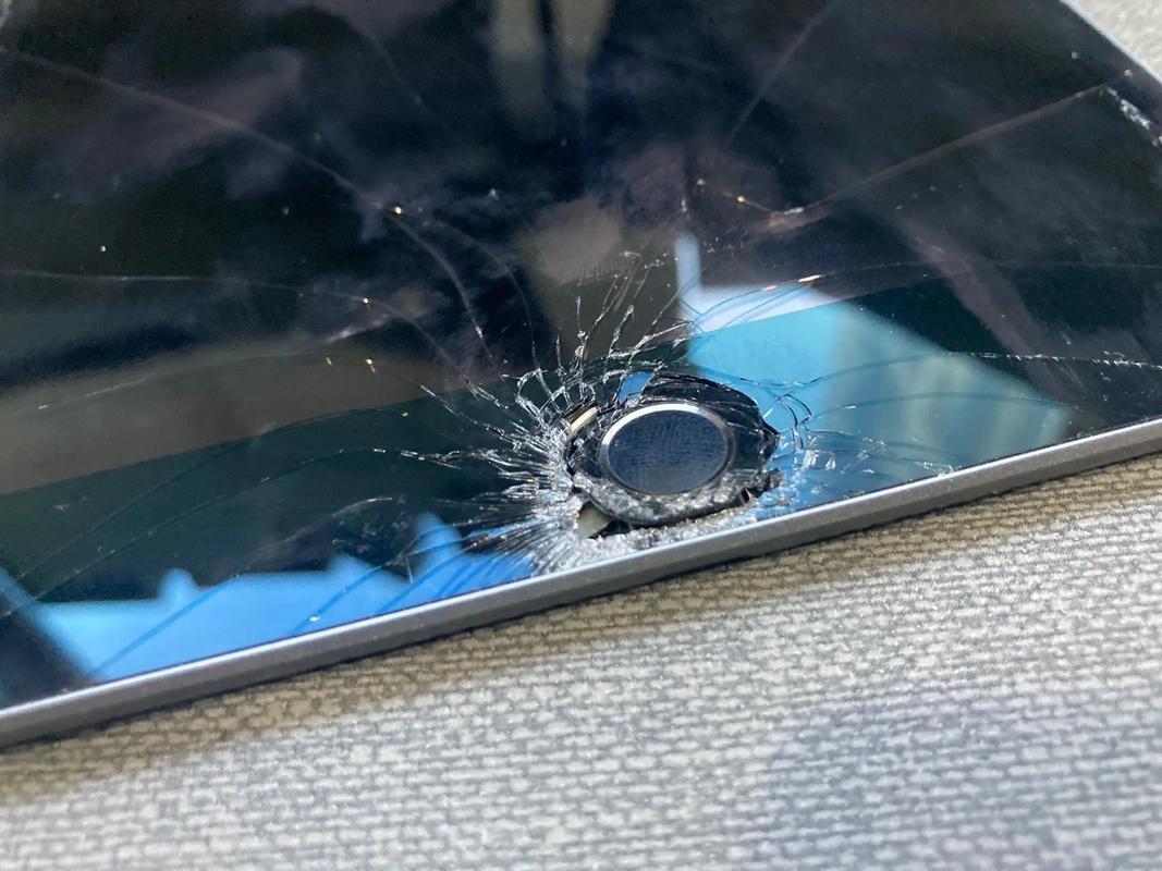 更换摔碎的IPAD MINI外玻璃屏 智能家居 更换摔碎的IPAD MINI外玻璃屏 更换摔碎的IPAD MINI外玻璃屏 智能家居