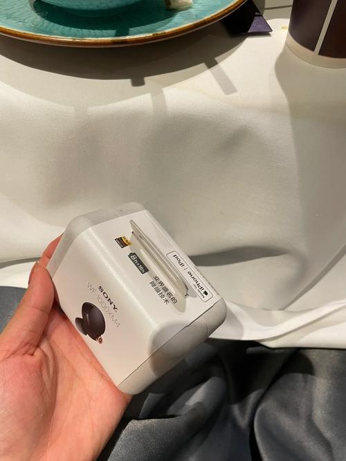 顾客买到索尼耳机后遇怪事 一到高铁站设备就断连 人工智能 顾客买到索尼耳机后遇怪事 一到高铁站设备就断连 顾客买到索尼耳机后遇怪事 一到高铁站设备就断连 人工智能