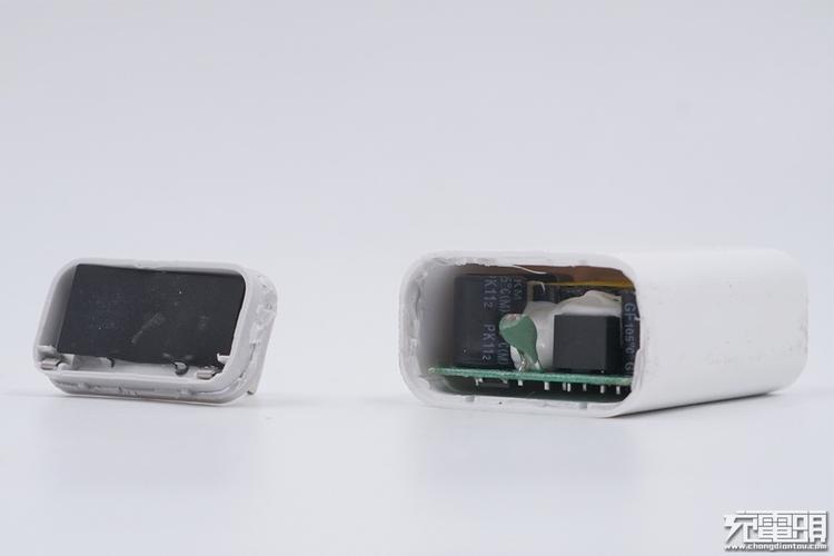 拆解申报:紫米18W QC3.0快充充电器(HA612) 智能家居 拆解申报:紫米18W QC3.0快充充电器(HA612) 拆解申报:紫米18W QC3.0快充充电器(HA612) 智能家居