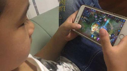 孩子陷溺电子产品除了打骂没收还能怎么做? 智能科技 孩子陷溺电子产品除了打骂没收还能怎么做? 孩子陷溺电子产品除了打骂没收还能怎么做? 智能科技
