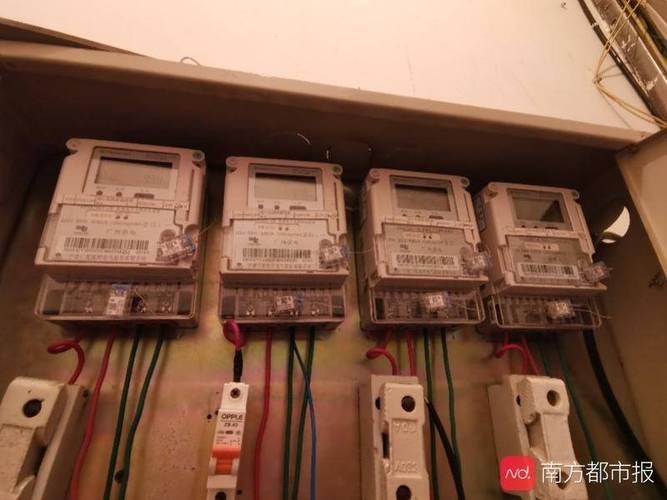 自从换了新电表,觉得电费出奇的多,不知道为什么? 自从换了新电表,觉得电费出奇的多,不知道为什么? 互联通信