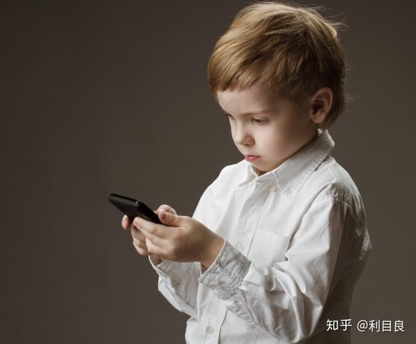 2岁娃近视达900度!孩子玩电子产品损害大年夜家长要知道的6点坏处 智能科技 2岁娃近视达900度!孩子玩电子产品损害大年夜家长要知道的6点坏处 2岁娃近视达900度!孩子玩电子产品损害大年夜家长要知道的6点坏处 智能科技